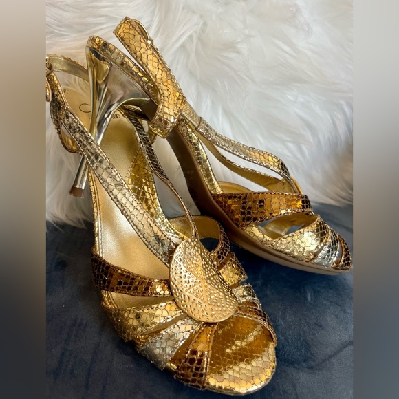 Golden Open Toe High Heels! Like new! - Picture 2 of 8